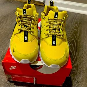 SHOES/SNEAKERS